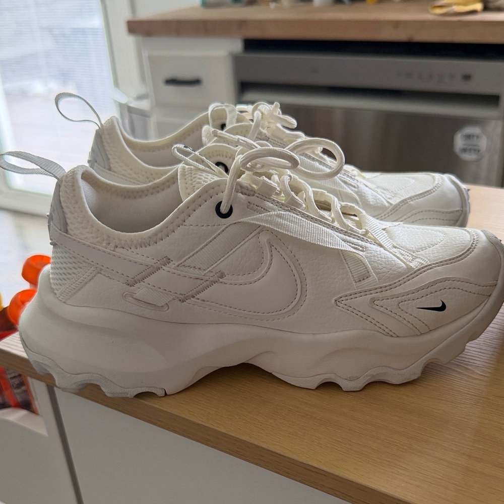 Nike White Casual Sneakers